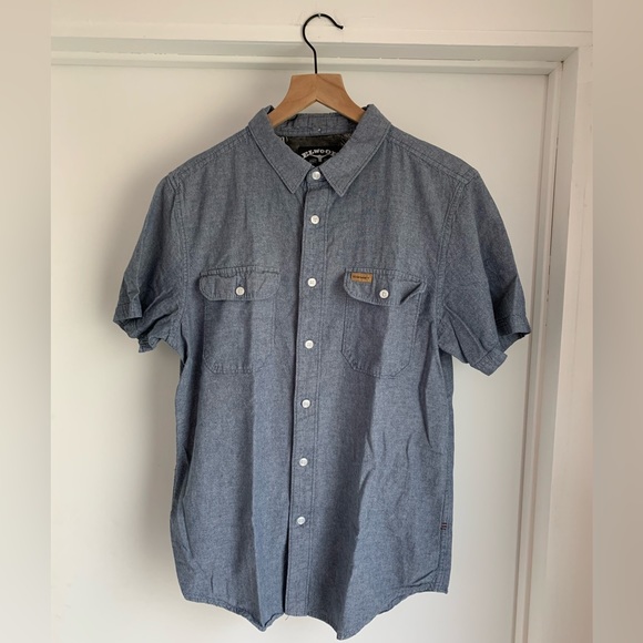 SOLD — Elwood Men’s Short Sleeve Button Down in Chambray Blue Size M - Picture 1 of 2